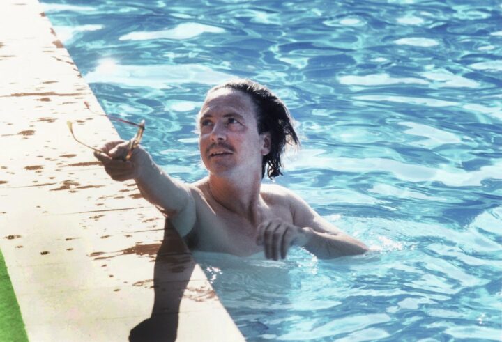 Im Swimmingpool des Hotels Villa la Pricipessa in Lucca, 1989 - © 2025 Isolde Ohlbaum